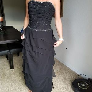 Strapless formal black